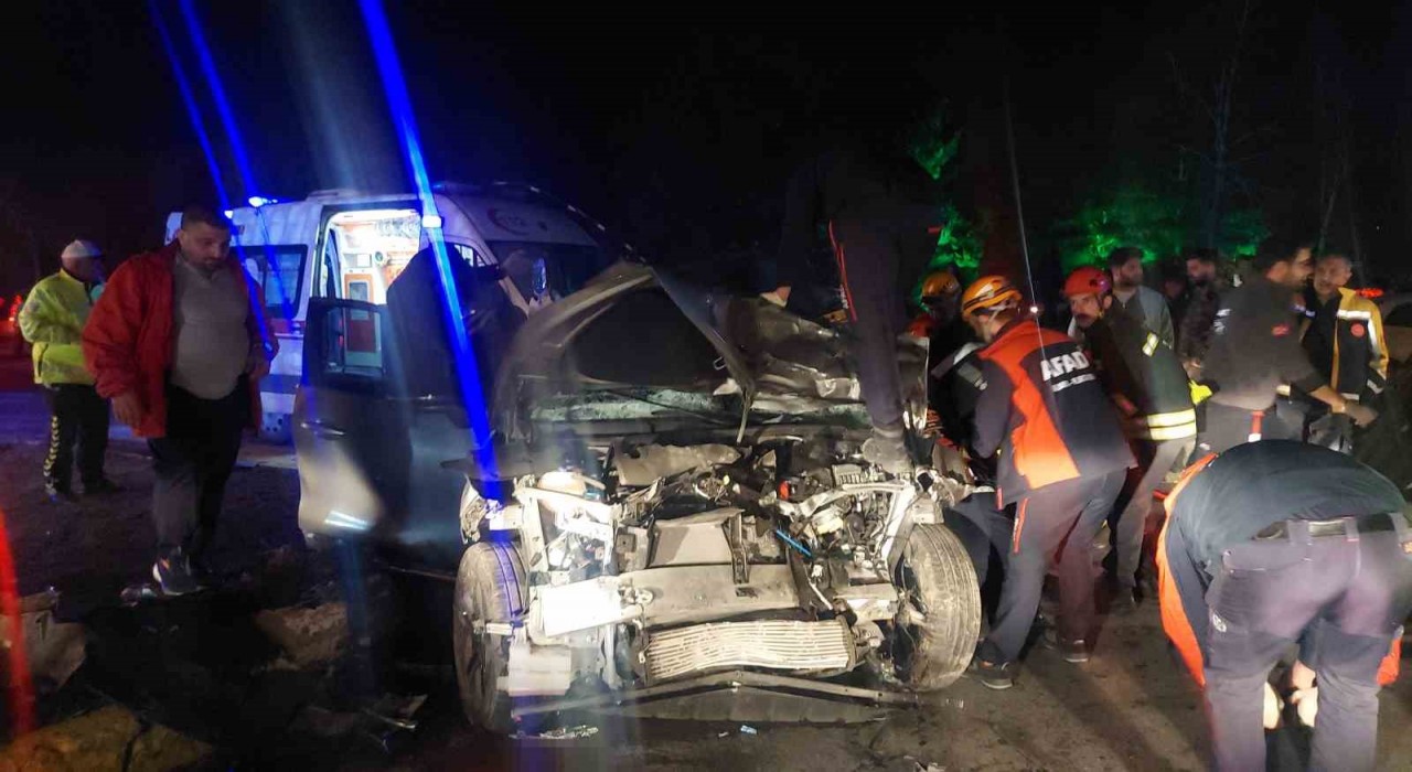 Erzurumda freni tutmayan kamyonet 6 aracı biçti: 7 yaralı