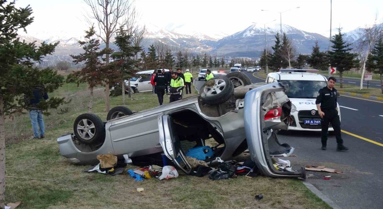 Erzurumda ters yöne giren cip otomobille çarpıştı: 2 yaralı