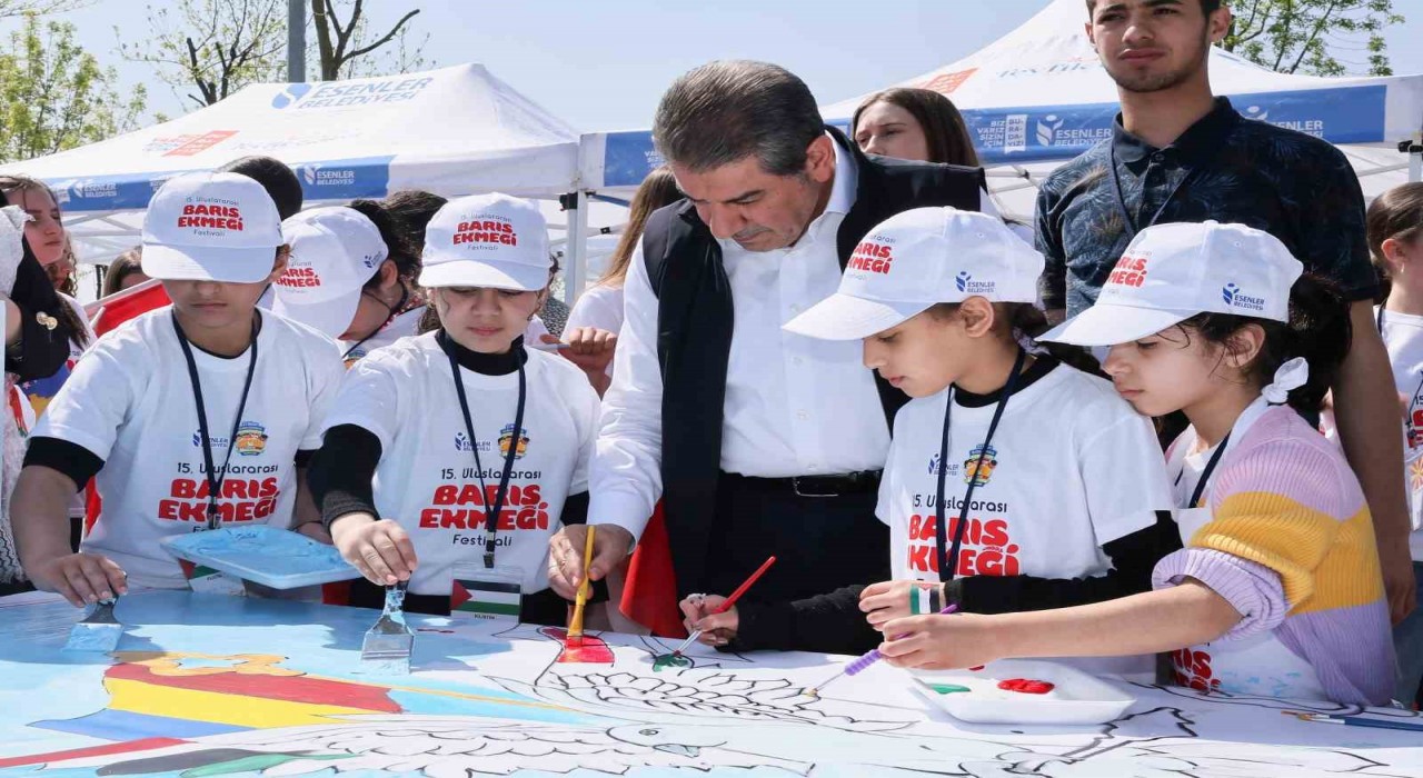 Esenlerde Barış Ekmeği Festivali renkli başladı