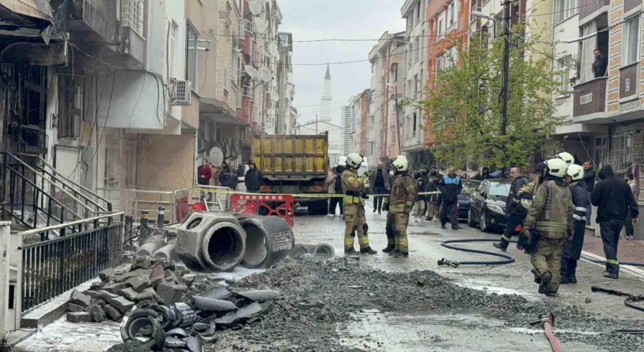 Esenyurtta faciadan dönüldü, İSKİ çalışması sırasında delinen gaz borusu binalara hasar verdi