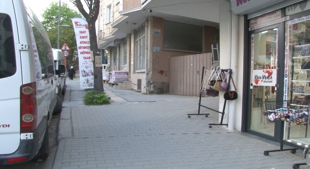 Esenyurtta kavgayı fırsat bilerek çantayı alıp böyle kaçtı