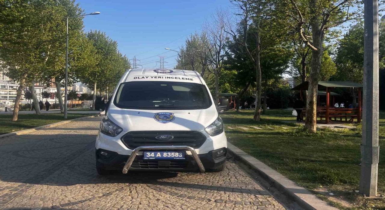 Esenyurtta parkta otururken silahlı saldırıya uğrayan 2 kadın yaralandı