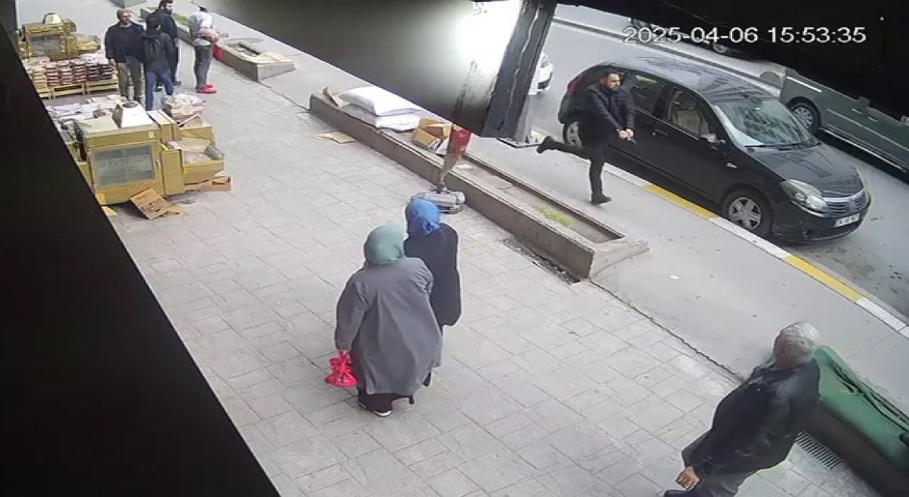 Esenyurtta sokak ortasında kurşun yağdıran zanlının kaçışı kamerada