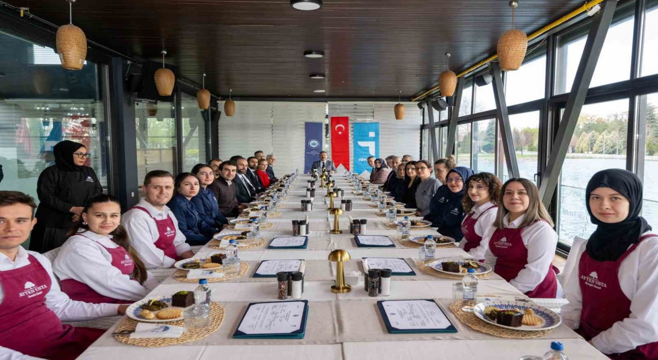Eskişehirde Restoran Yöneticiliği Mesleki Eğitim Kursu sertifikaları verildi