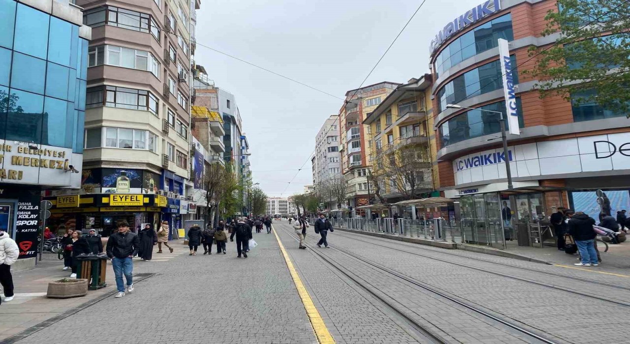 Eskişehirde soğuk havanın etkisiyle kent merkezi sakinleşti