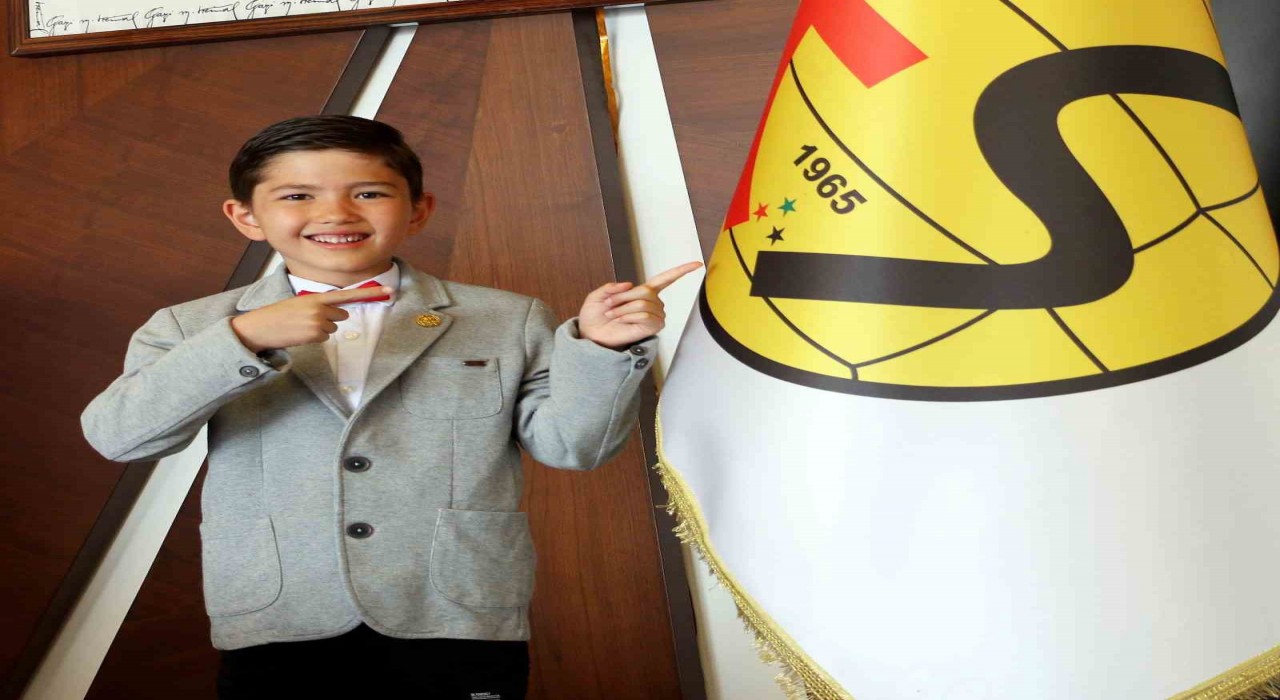 Eskişehirsporda 23 Nisanda başkanlık koltuğu çocuğa devredildi