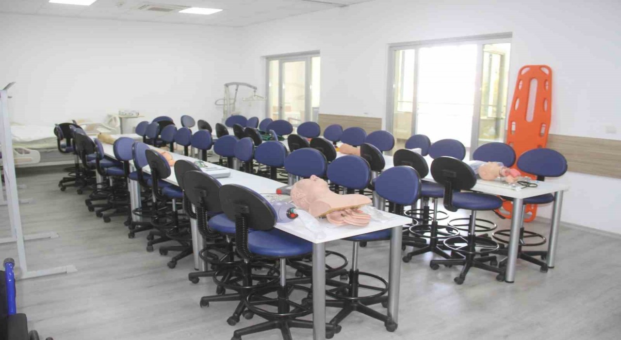 Esnaf Hastanesinden eğitime destek