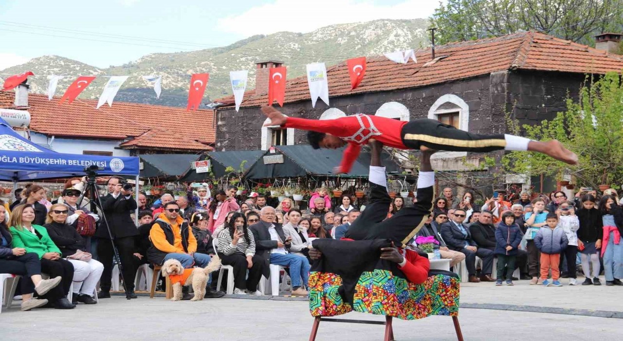 Etiyopya Akrobasi Grubu Yeşilüzümlü Festivalinde nefes kesti