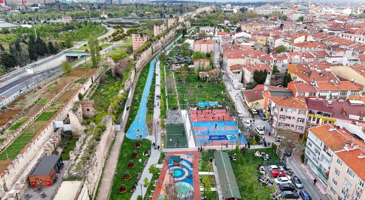 Fatihte depremin ardından gece boyunca park ve bahçeler açık olacak