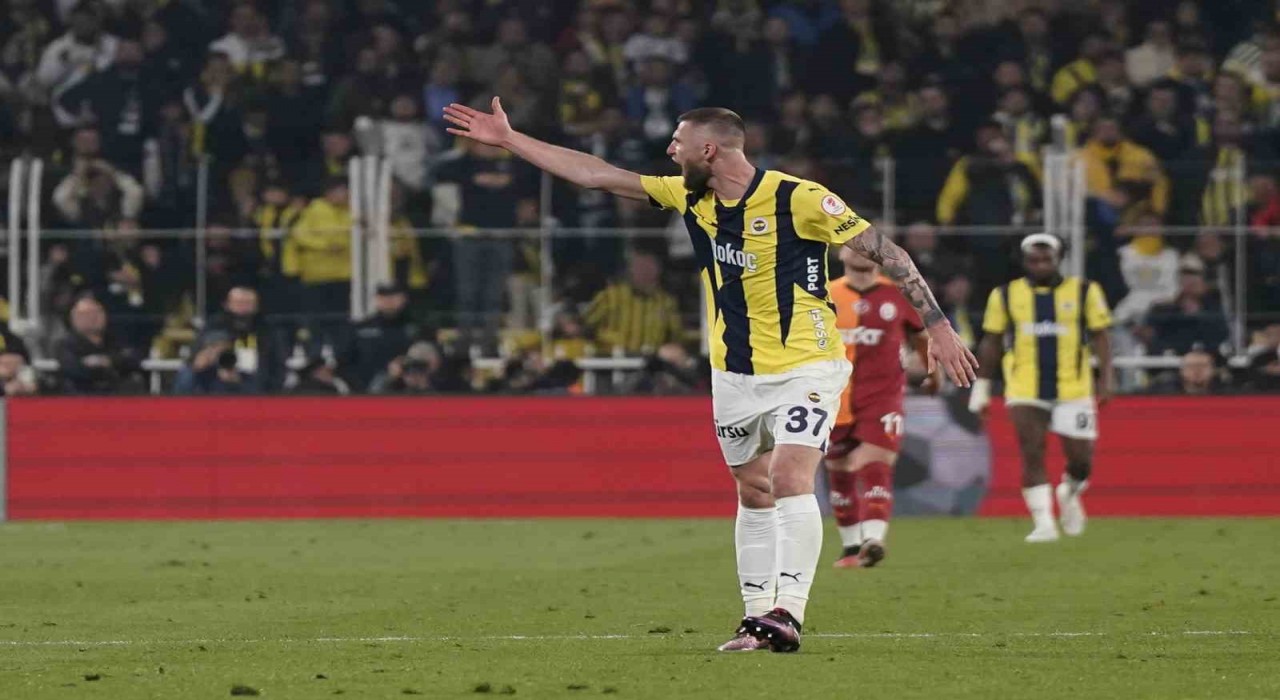 Fenerbahçe, bu sezonki 4. derbisini de kazanamadı
