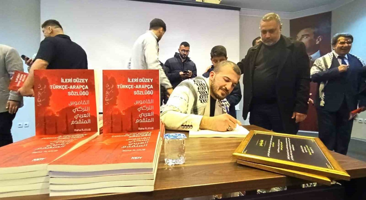 Filistinli Dr. Baha Rjoubdan İleri Düzey Türkçe-Arapça sözlük