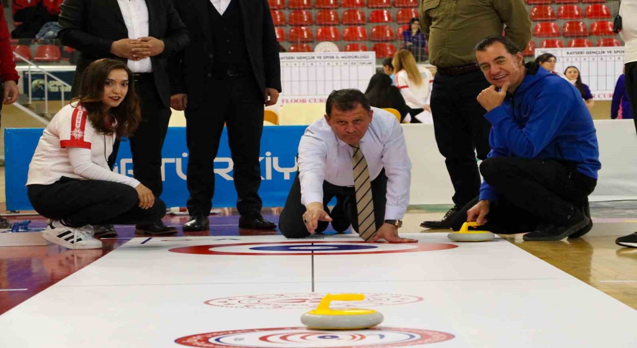 Floor Curling Gençler Grup maçları Kayseride başladı