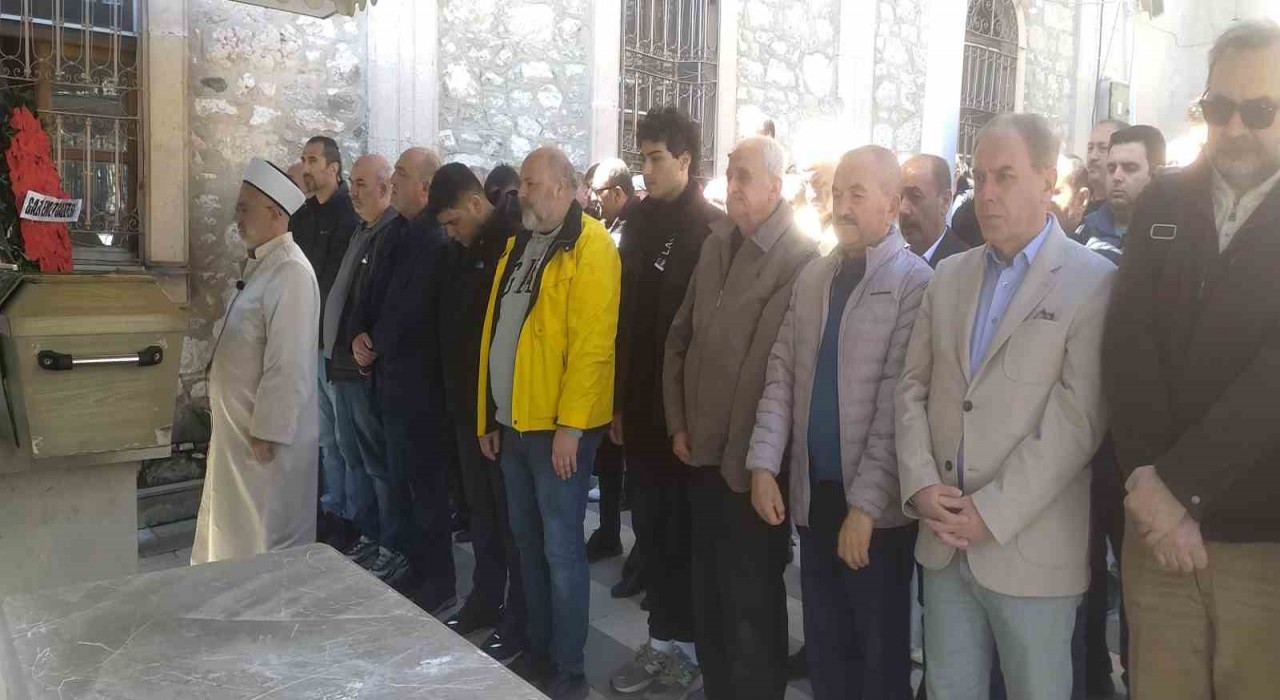 Gazeteci Abdülkadir Ekmekçioğlu Emette toprağa verildi