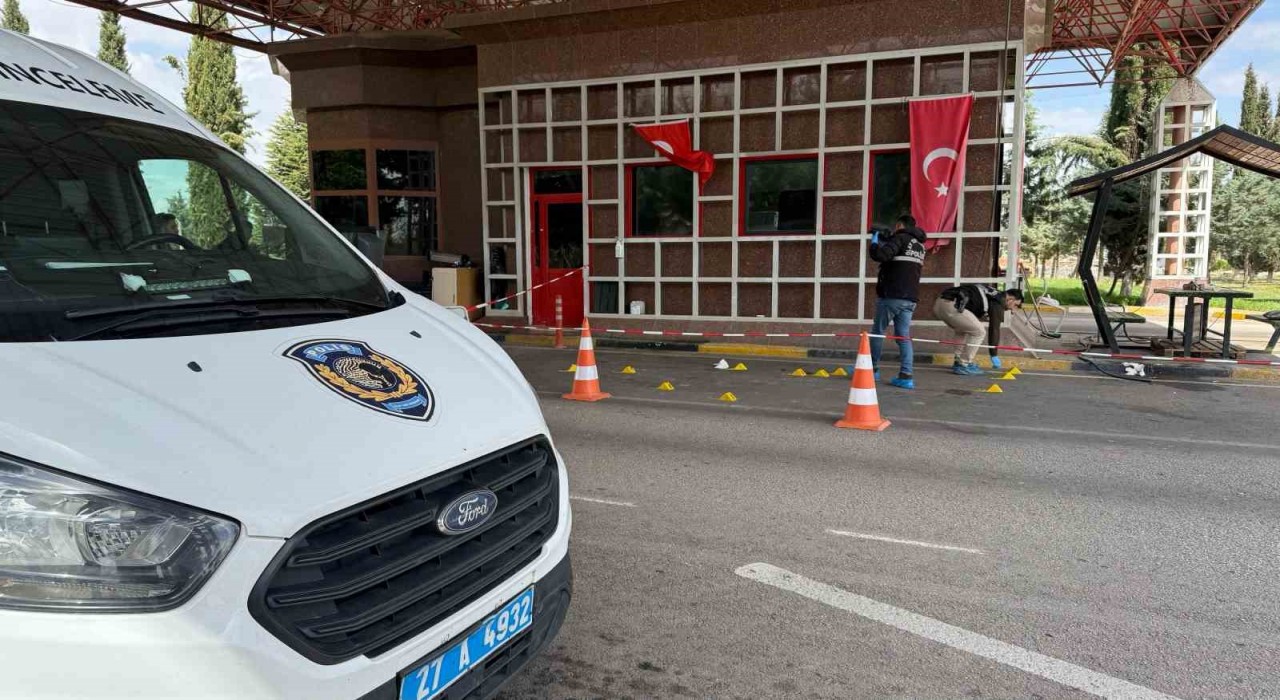 Gaziantep havalimanı girişindeki arbedede silah ateş aldı: 1i polis 2 yaralı
