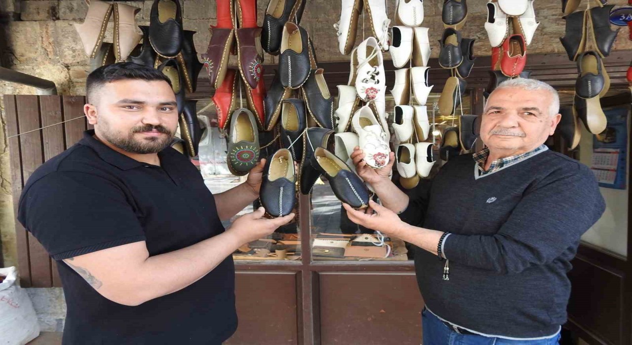 Gaziantepin yemeni ayakkabıları turistlerden ilgi görüyor