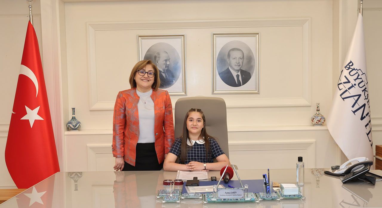 Gaziantep’te 23 Nisan Coşkusu: Başkanlık Koltuğu Minik Azra’ya Emanet Edildi