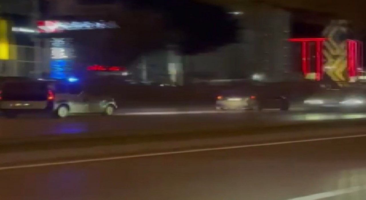 Gaziantepte filmleri aratmayan görüntüler: Polis, ters yöne kaçan otomobili çarparak durdurdu