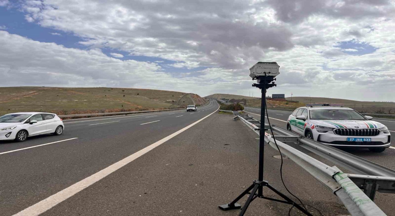 Gaziantepte jandarmadan 63 araca 164 bin TL radar cezası