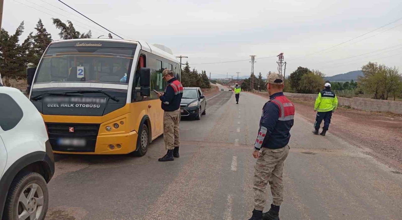 Gaziantepte jandarmadan 826 araca 2 milyon 903 bin TL idari para cezası