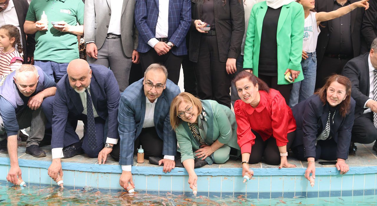 Gaziantep’te Tropikal Koi Parkı Açıldı: 27 Bin Yavru Balık Yeni Yuvasına Kavuştu