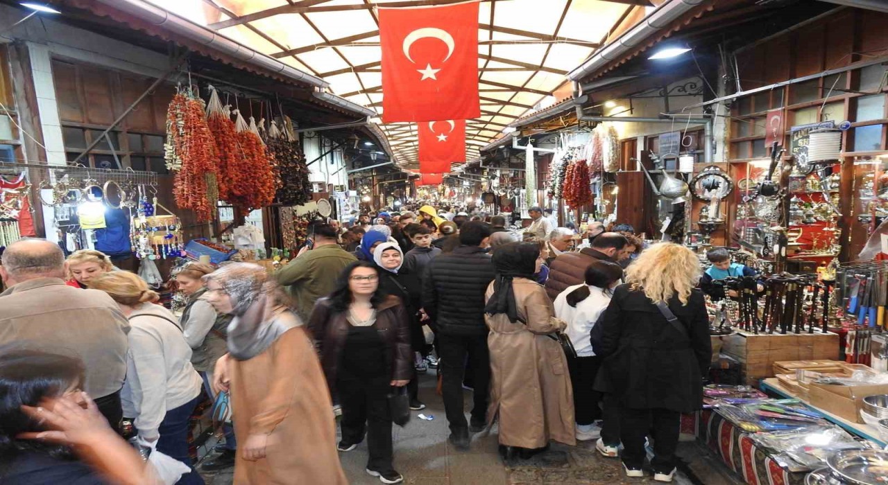 Gaziantepteki yerli turist yoğunluğu esnafa çifte bayram yaşattı