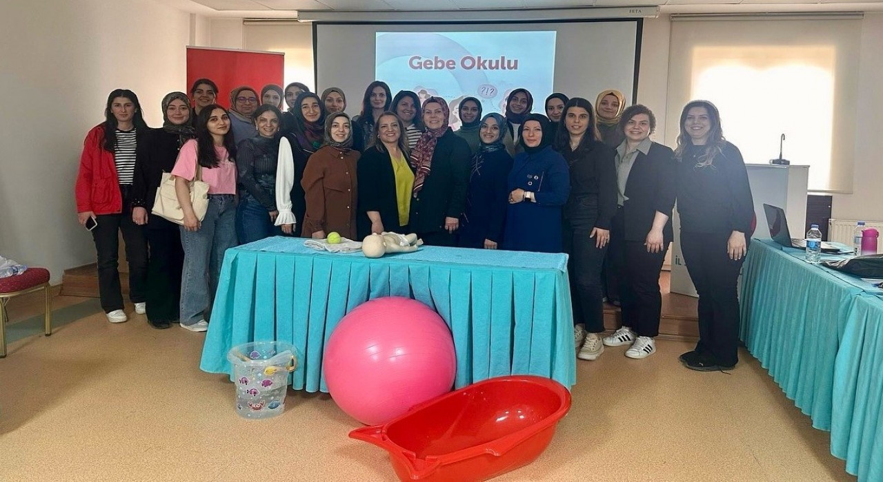 Gebe okullarında görevli sağlık çalışanlarına Doğuma Hazırlık Eğitimi düzenlendi