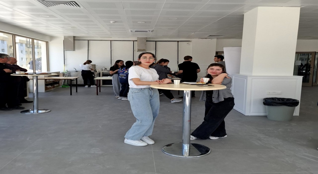 Gedik Ahmet Paşa Kütüphanesinde gençlere sıcak ikramlı destek