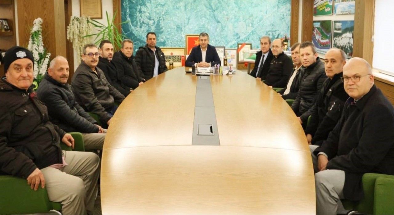 Gediz Belediye Başkanı Akelden emekli personele vefa plaketi