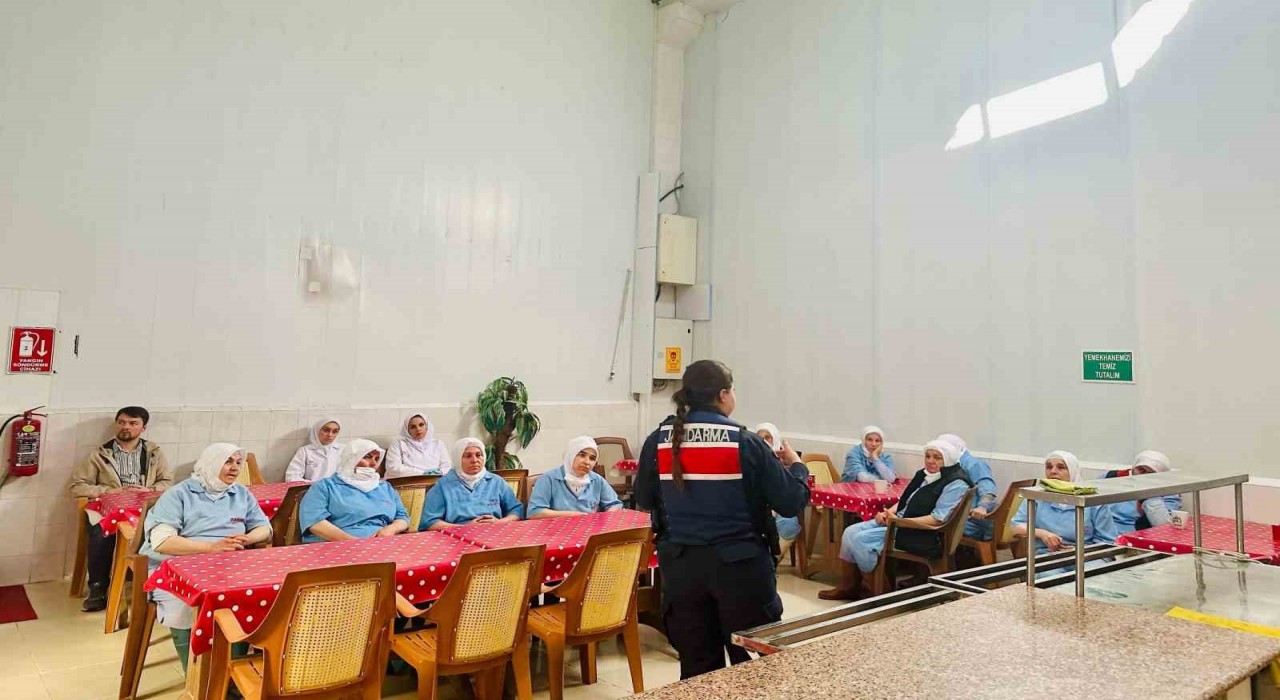 Gedizde 35 kadın işçiye En İyi Narkotik Polisi Anne semineri verildi