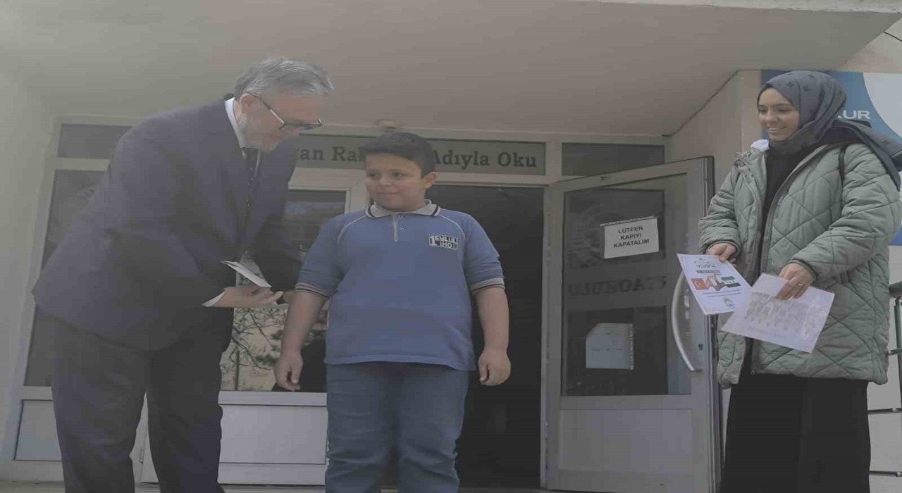 Gedizde öğrencilerden Suriyeli arkadaşlarına duygusal veda