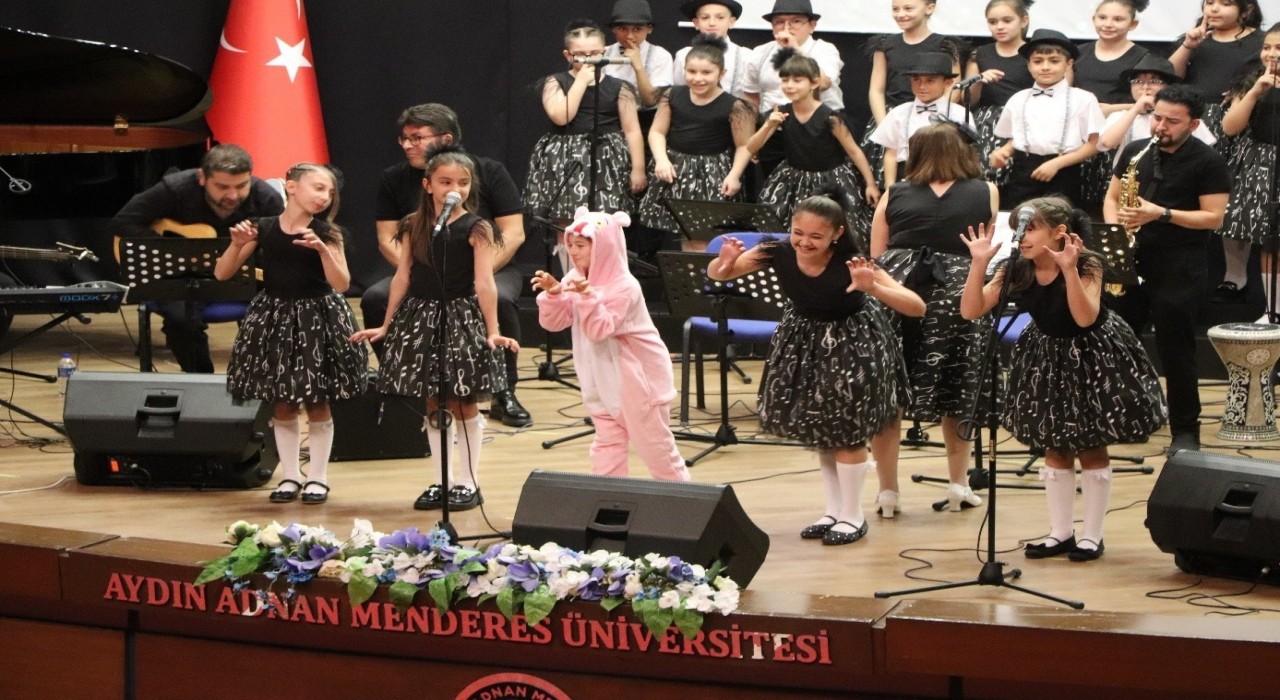 Geleceğin sanatçıları Efelerde sahne aldı