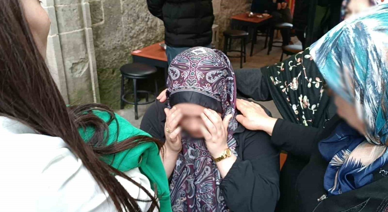 Genç kız, peşine düşen adamdan attığı tokat sayesinde kurtuldu