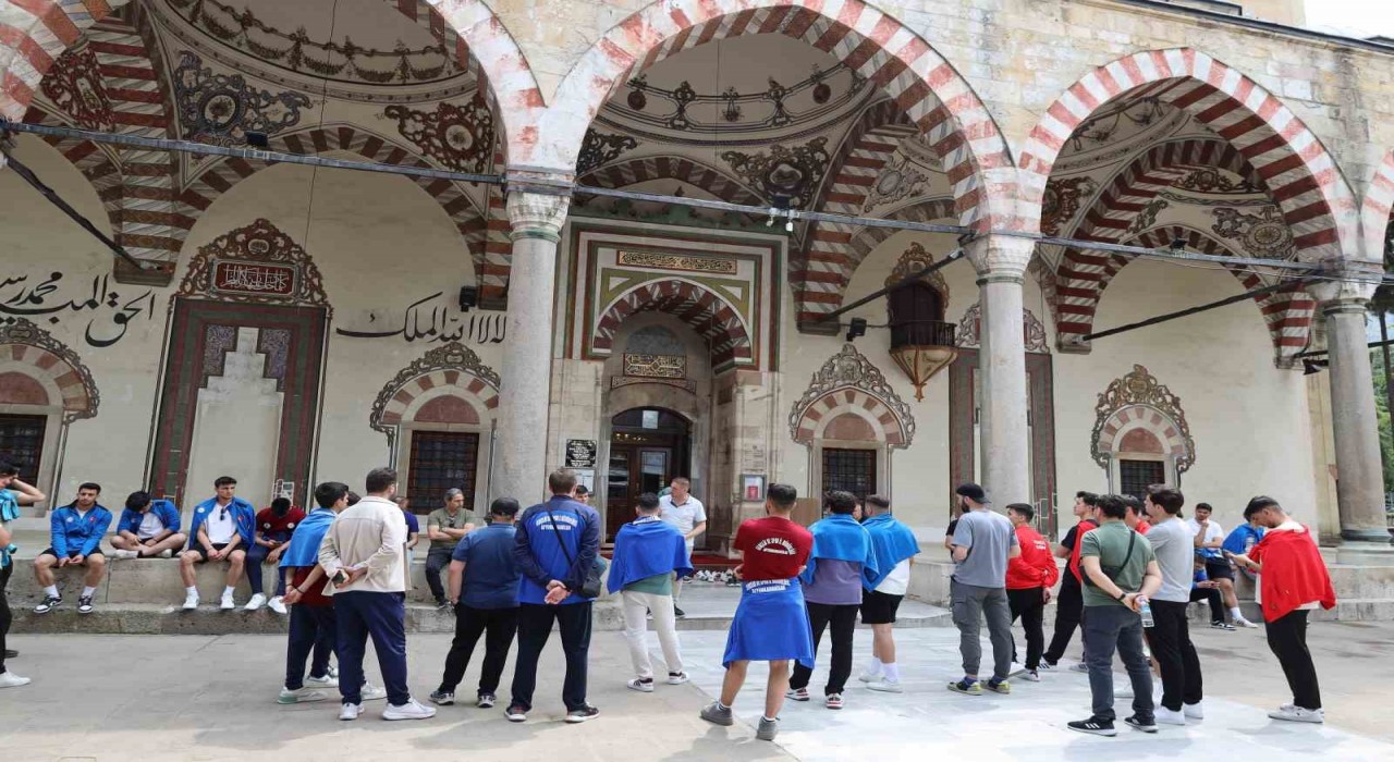 Genç voleybolcular Manisada buluştu