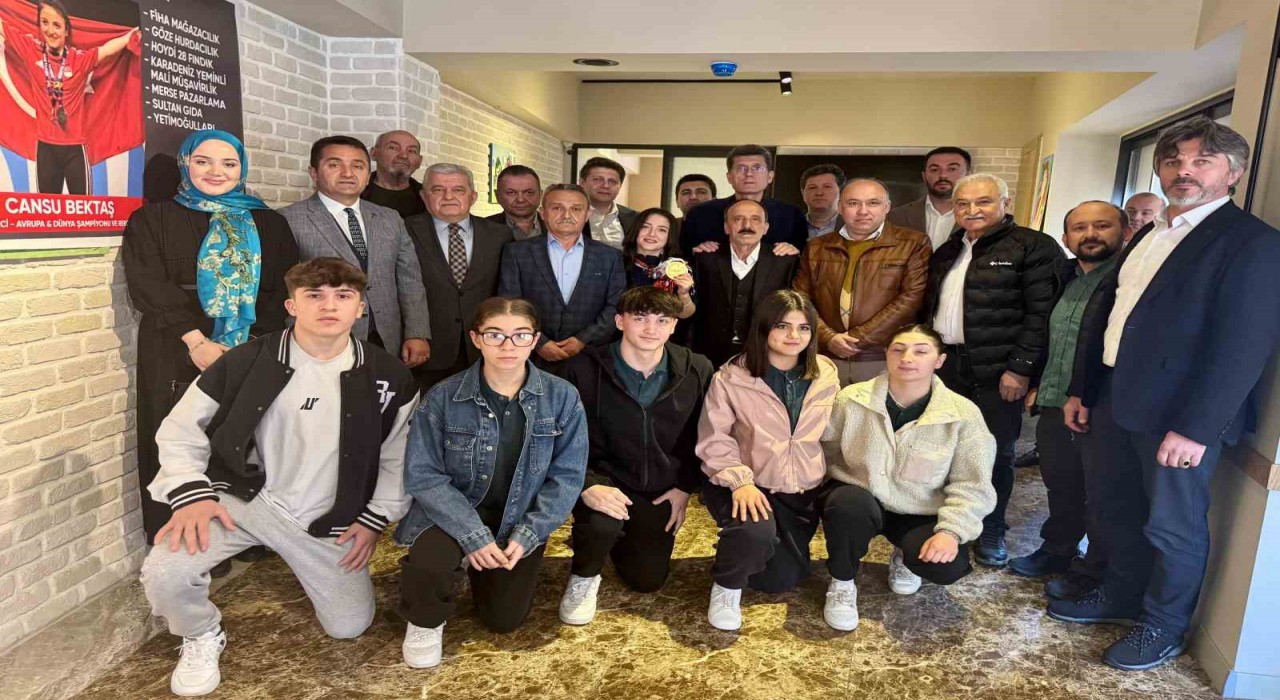 Giresunda Avrupa ve Dünya şampiyonu Milli Halterci Cansu Bektaş altınla ödüllendirildi