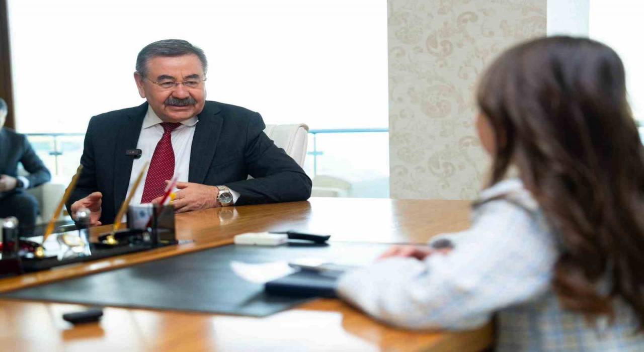 Gölbaşı Belediye Başkanı Odabaşı, 23 Nisanda koltuğunu ilkokul öğrencisi Öyküye devretti