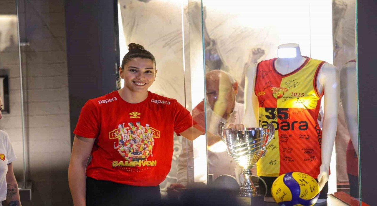 Göztepe Voleybol, kaptan Cerenle sözleşme uzattı