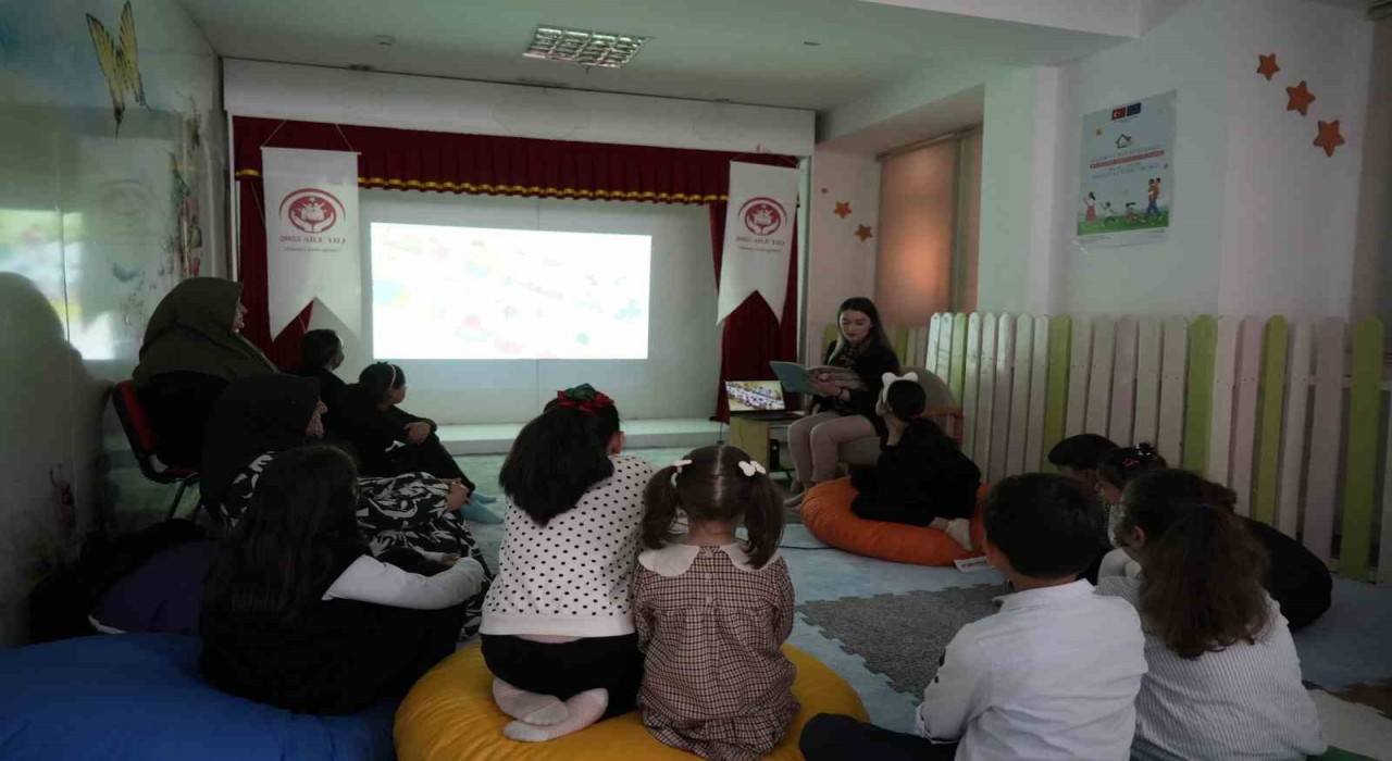 Gümüşhanede Aile Yılı kapsamında veliler ve öğrenciler birlikte kitap okudu