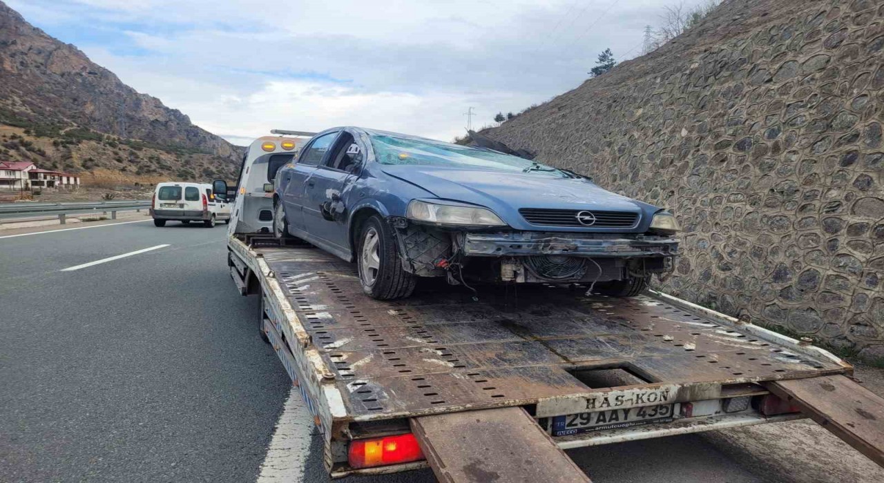 Gümüşhanede ters dönen otomobilin sürücüsü yaralandı