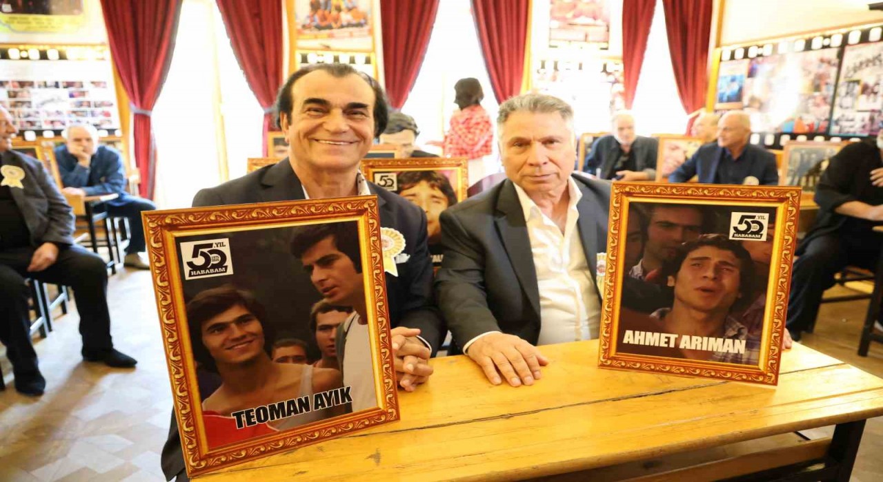 Hababam Sınıfı 50nci yılını kutladı: Yarım asır sonra aynı sıralara oturdular