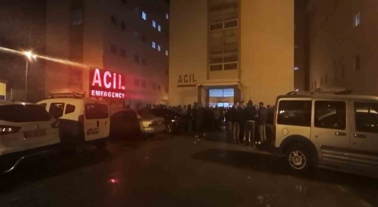 Hakkaride gök gürültüsüyle yüksekten düşen 2 kişi yaralandı