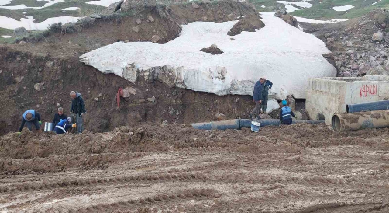 Hakkaride içme suyu arızası giderildi
