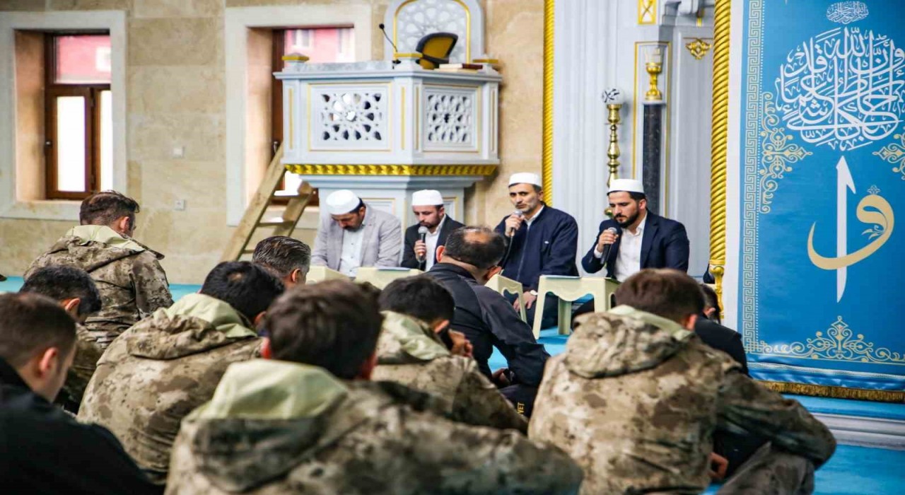 Hakkaride şehit polisler için mevlit okuldu