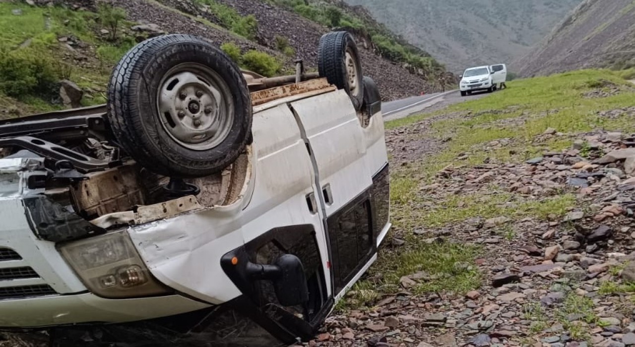 Hakkaride trafik kazası: 8 yaralı