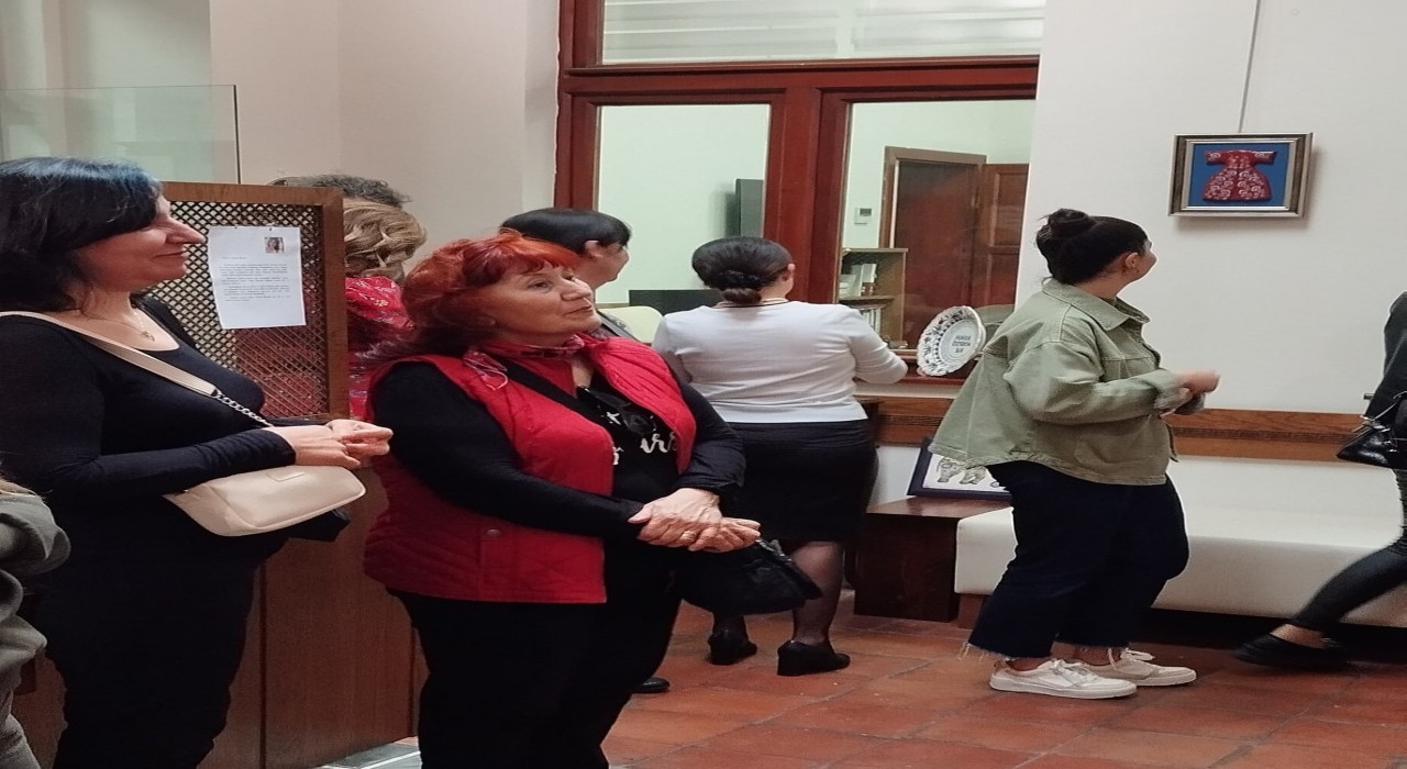 Halk Kütüphanesi Çini Sergisine ev sahipliği yaptı