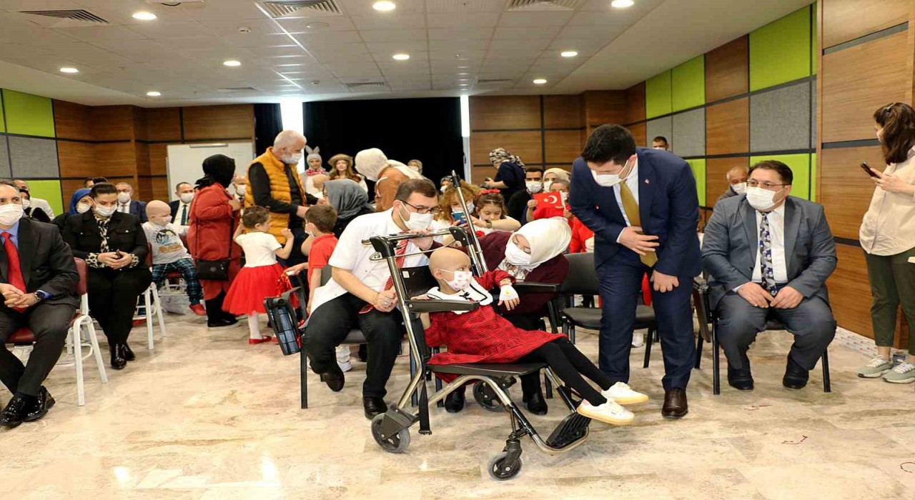 Hastanede tedavi gören çocuklar 23 Nisanı kutladı