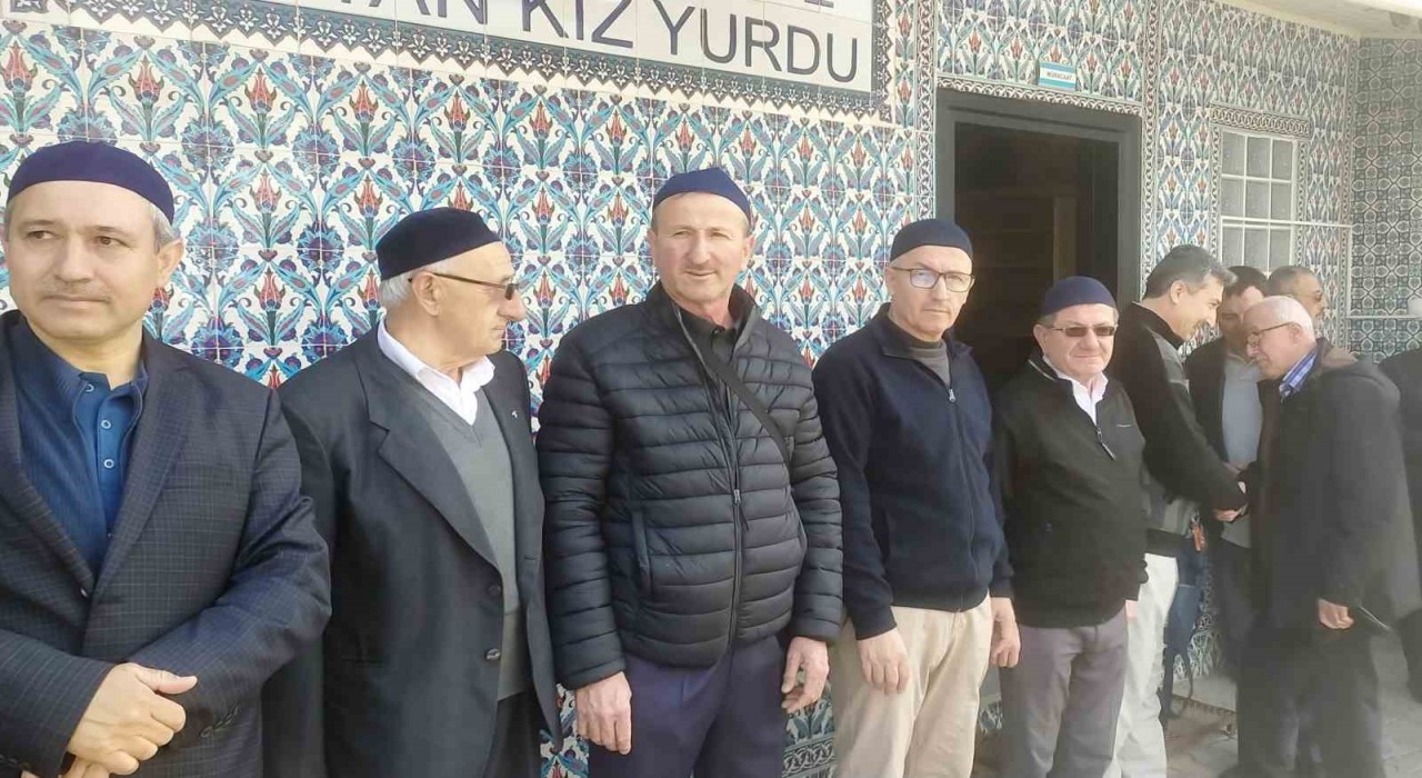 Hisarcıkta 20 kişilik umre kafilesi dualarla uğurlandı