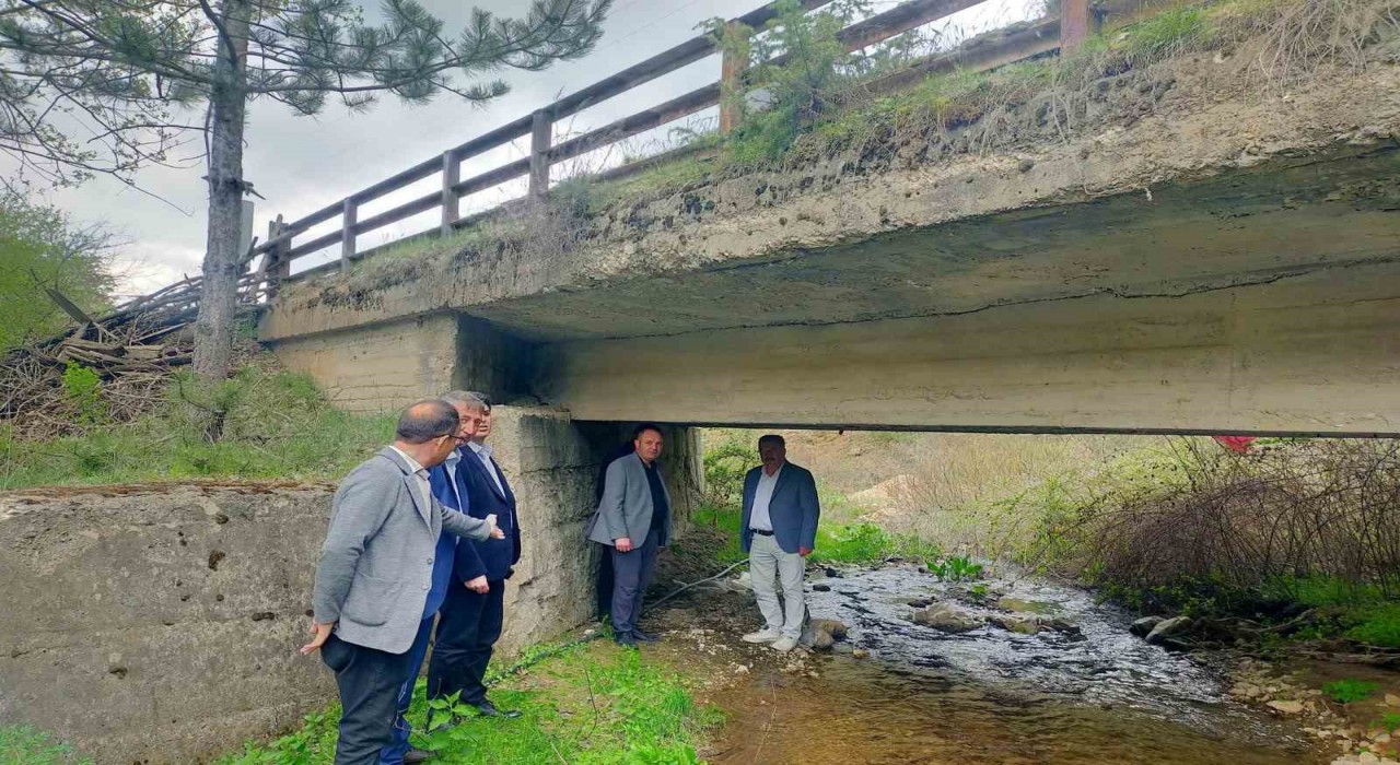 Hisarcıkta deprem sonrası yol ve köprülerde inceleme