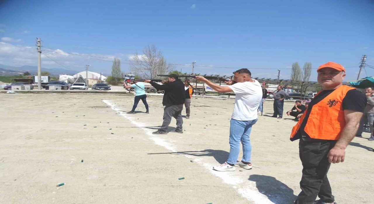 Hisarcıkta tek kurşun ve tavşan hedef atışı yarışması