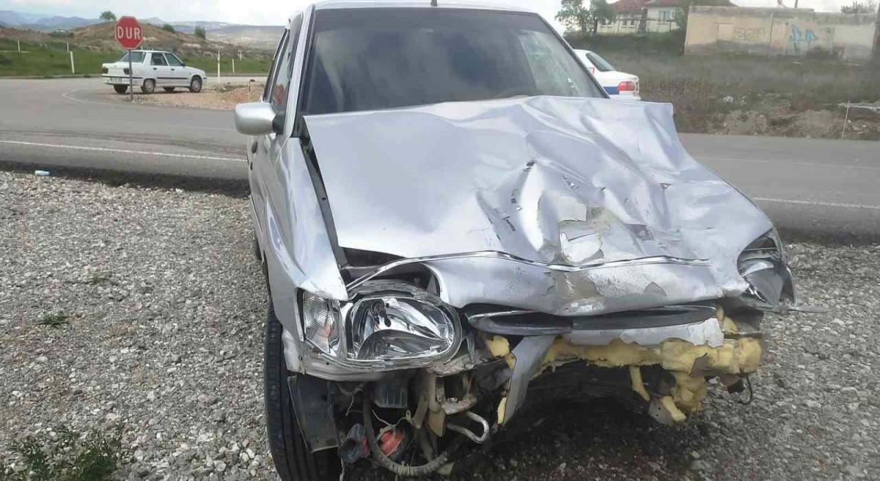 Hisarcıkta trafik kazası: 3 yaralı