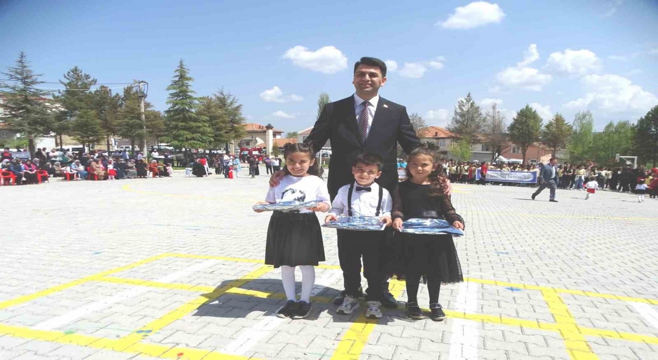 Hisarcıkta yarışmalarda dereceye giren öğrenciler ödüllendirildi